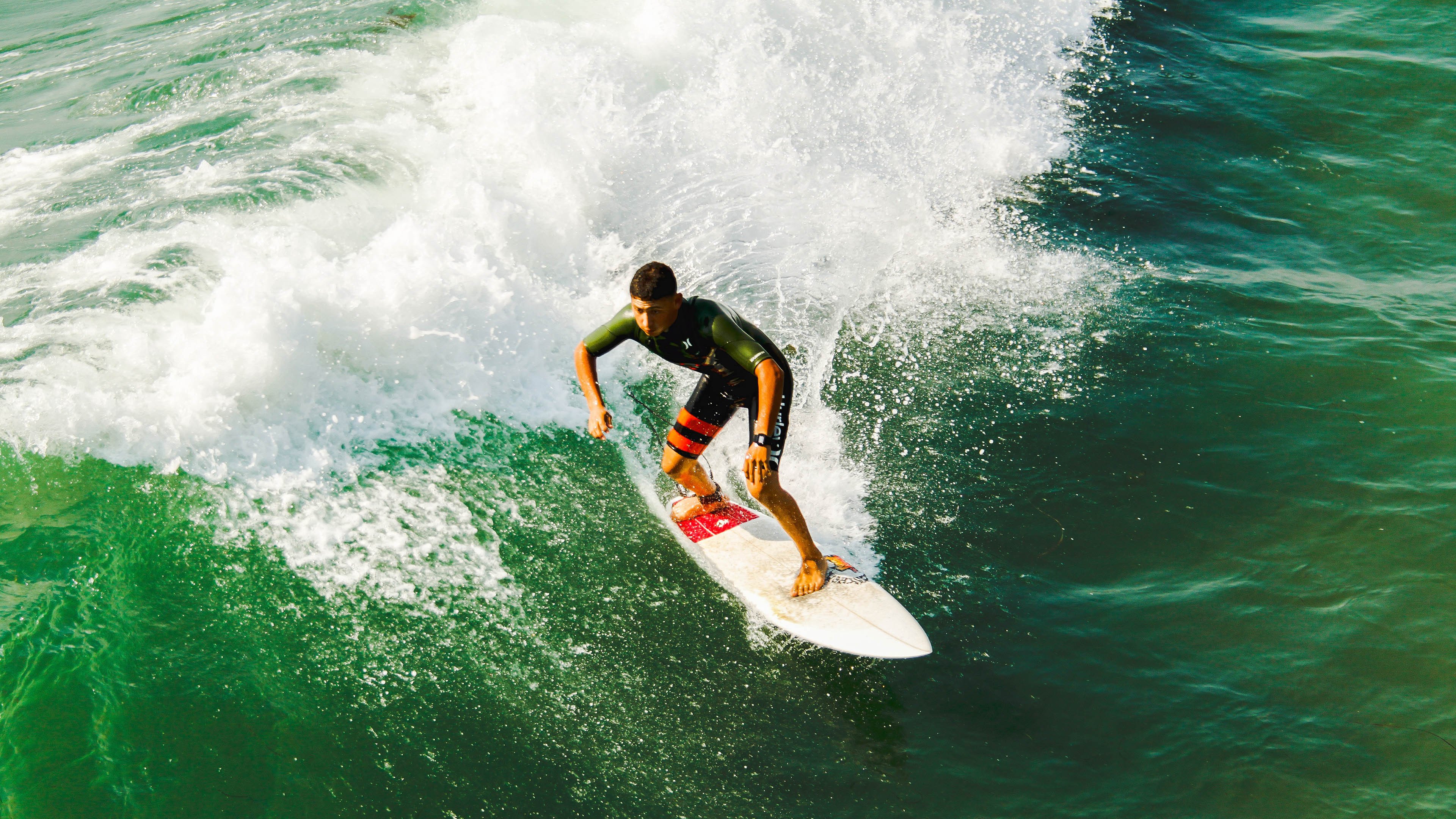综合格斗赛场焦点！日本队对阵瑞士队，压哨绝杀，引爆全场观众欢呼
